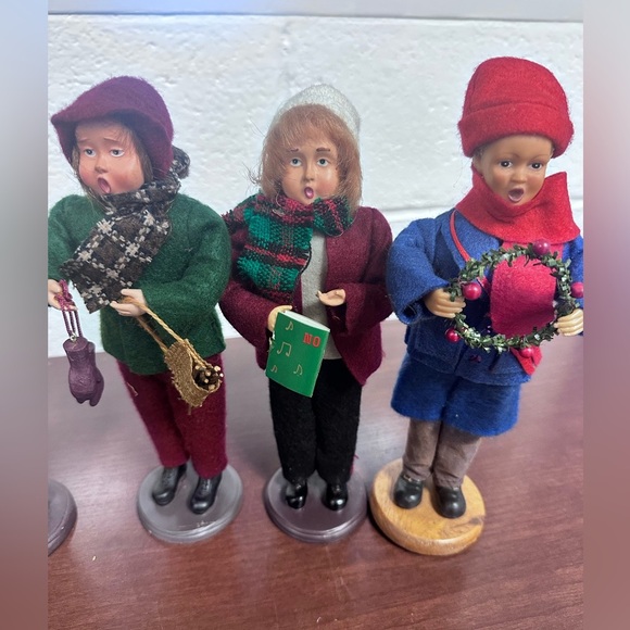 Vintage Christmas Carolers Figurine, Lot of 5 - Picture 3 of 5